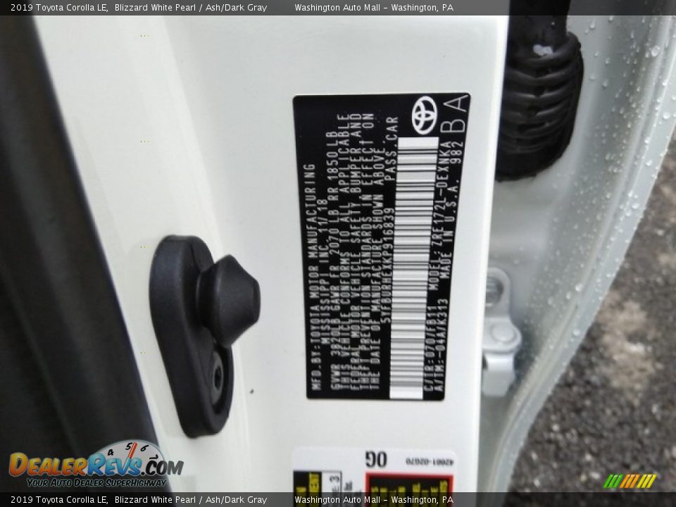 2019 Toyota Corolla LE Blizzard White Pearl / Ash/Dark Gray Photo #19