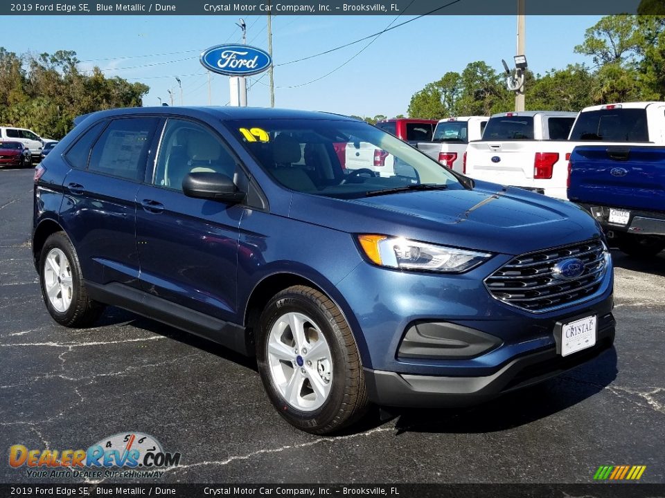 Front 3/4 View of 2019 Ford Edge SE Photo #7