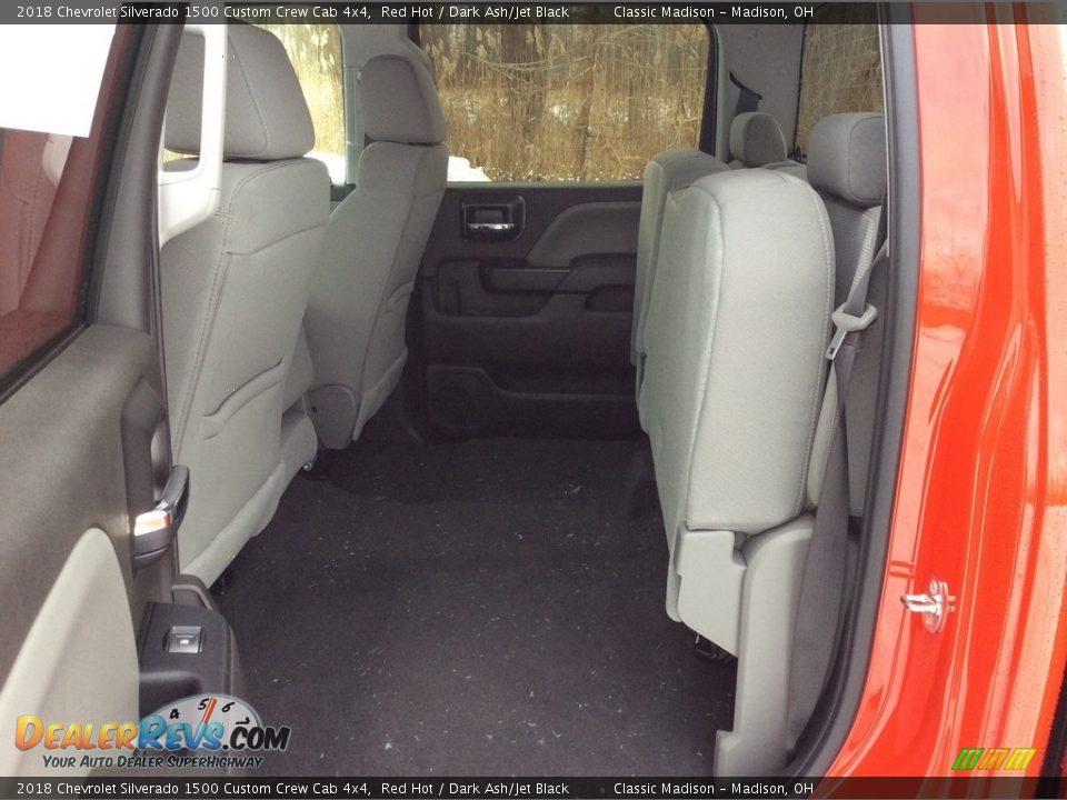 2018 Chevrolet Silverado 1500 Custom Crew Cab 4x4 Red Hot / Dark Ash/Jet Black Photo #16