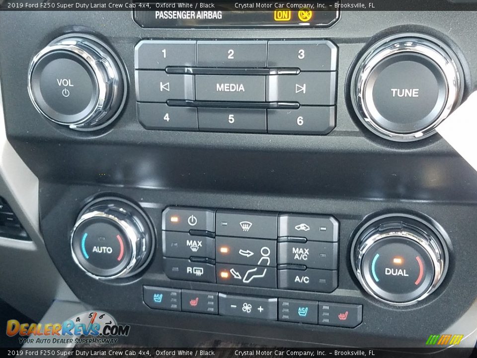 2019 Ford F250 Super Duty Lariat Crew Cab 4x4 Oxford White / Black Photo #16
