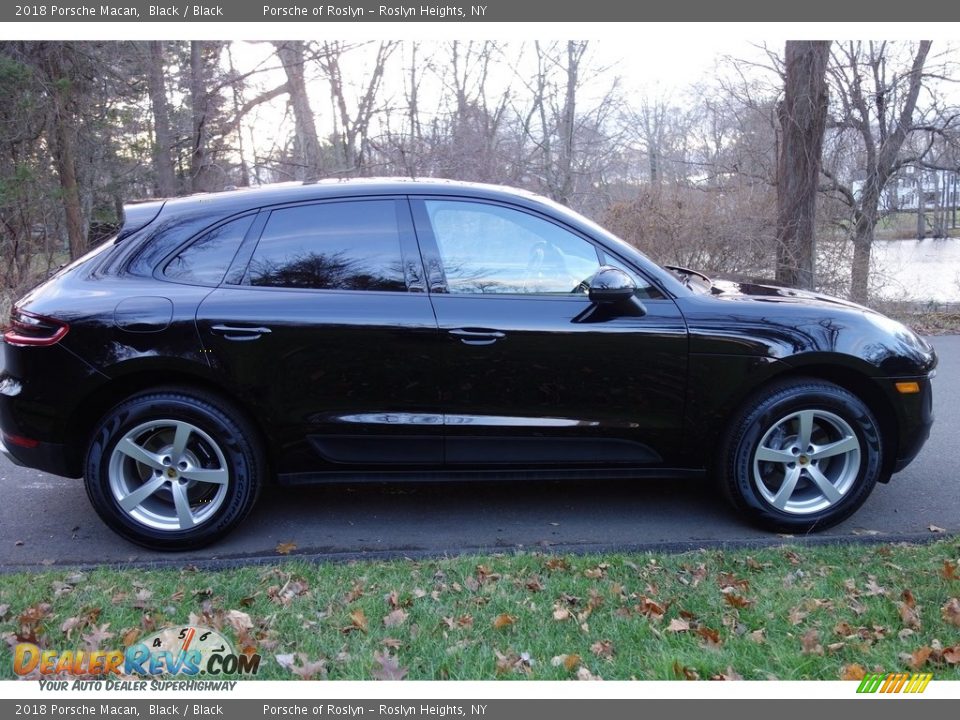 2018 Porsche Macan Black / Black Photo #7