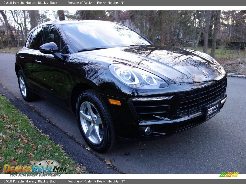 2018 Porsche Macan Black / Black Photo #8