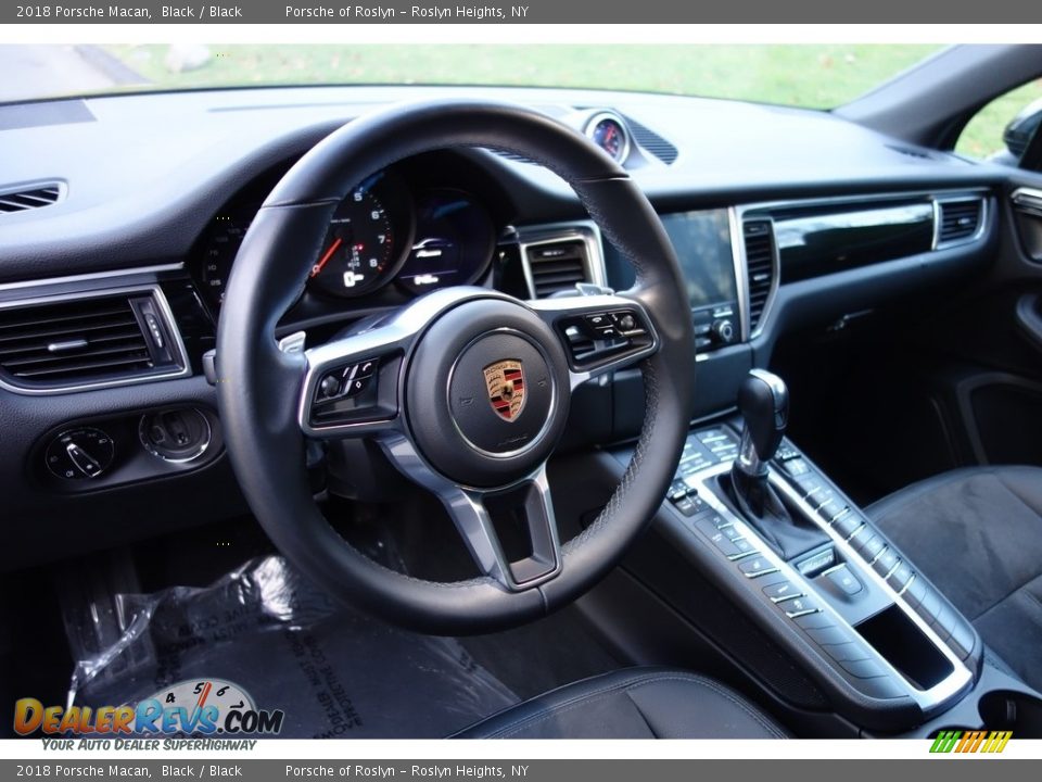 2018 Porsche Macan Black / Black Photo #10