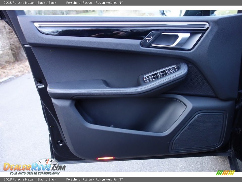 2018 Porsche Macan Black / Black Photo #11
