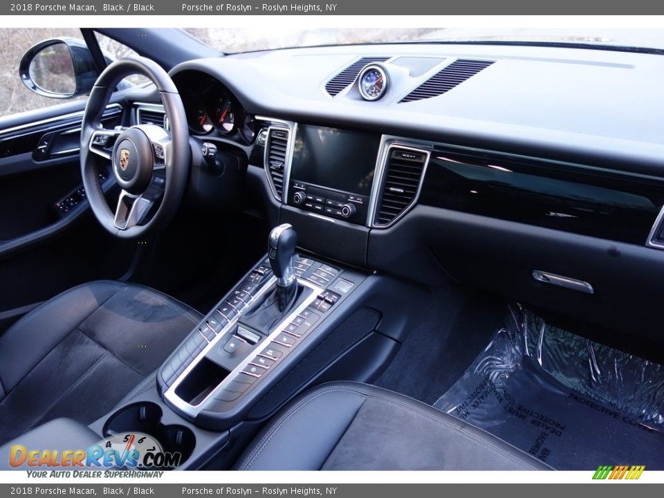 2018 Porsche Macan Black / Black Photo #16
