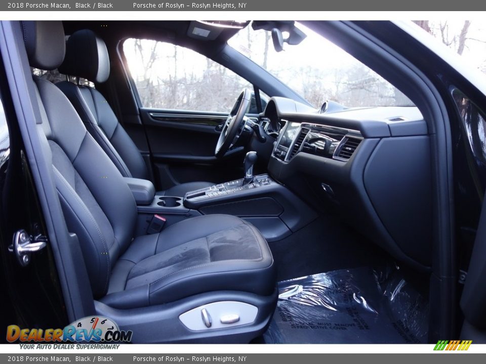 2018 Porsche Macan Black / Black Photo #17