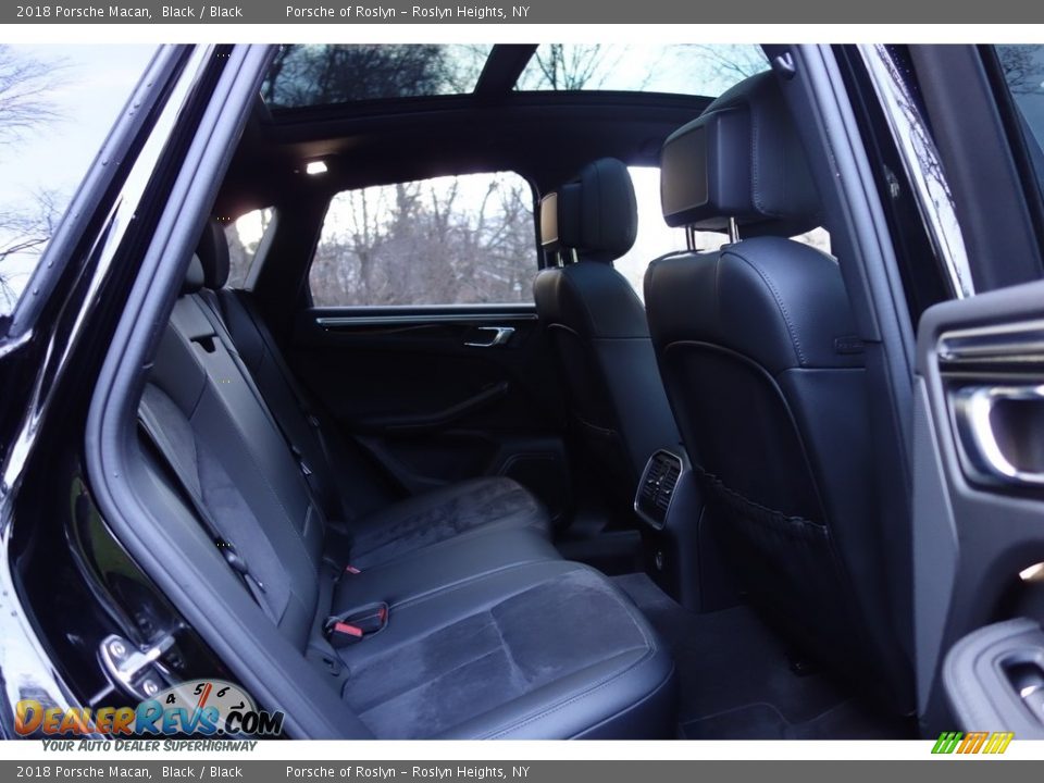 2018 Porsche Macan Black / Black Photo #18