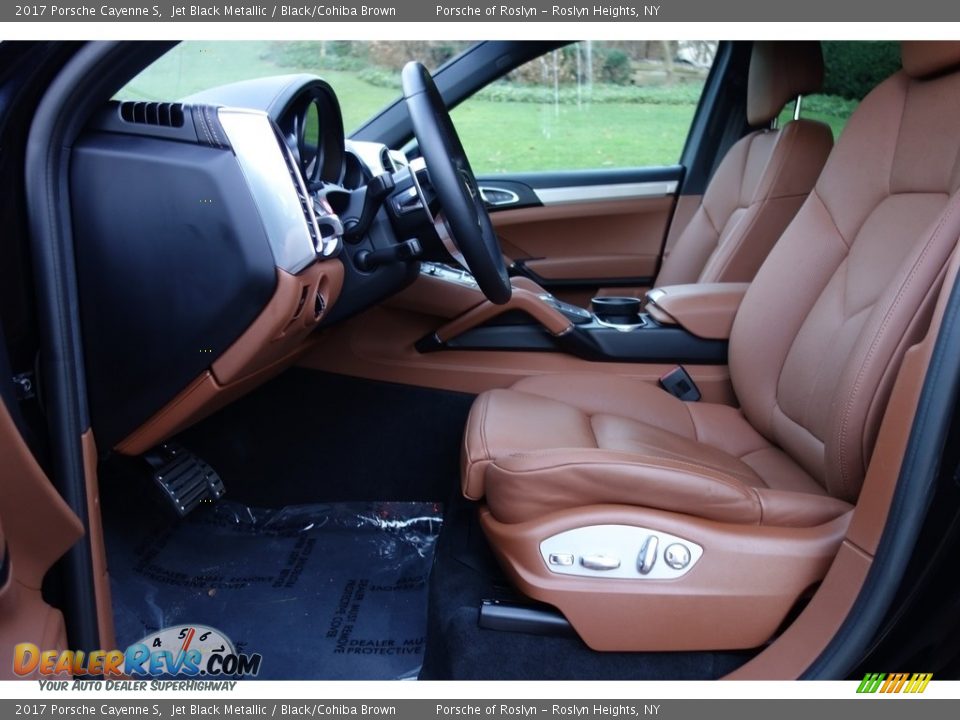 Front Seat of 2017 Porsche Cayenne S Photo #12