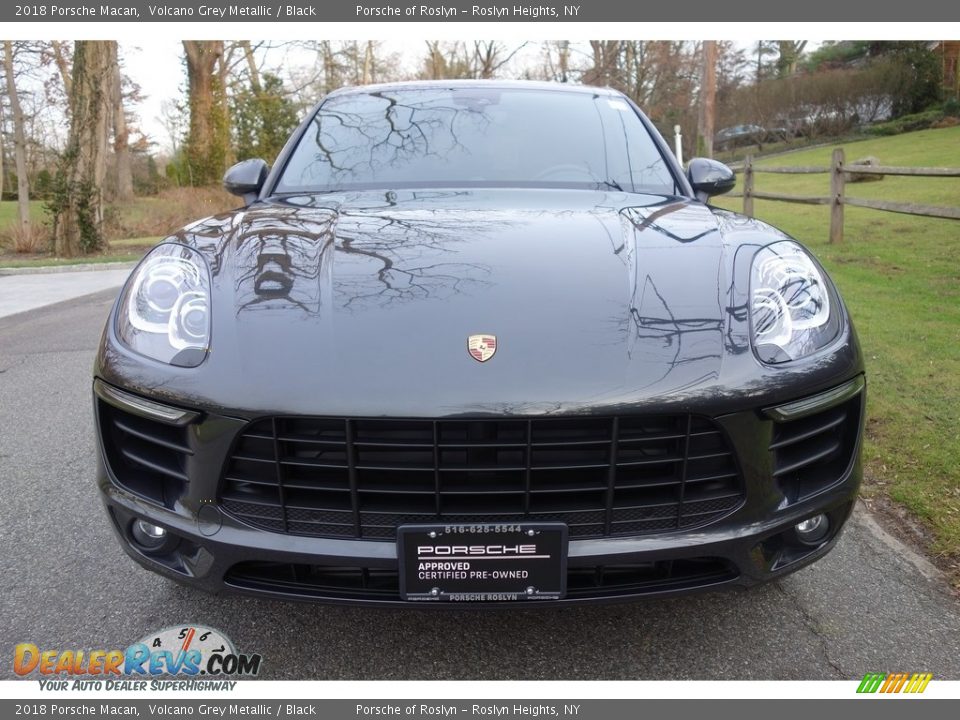 2018 Porsche Macan Volcano Grey Metallic / Black Photo #2
