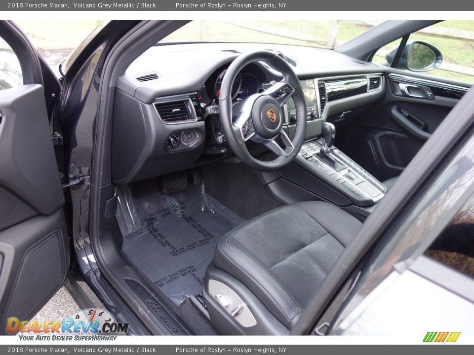 2018 Porsche Macan Volcano Grey Metallic / Black Photo #10