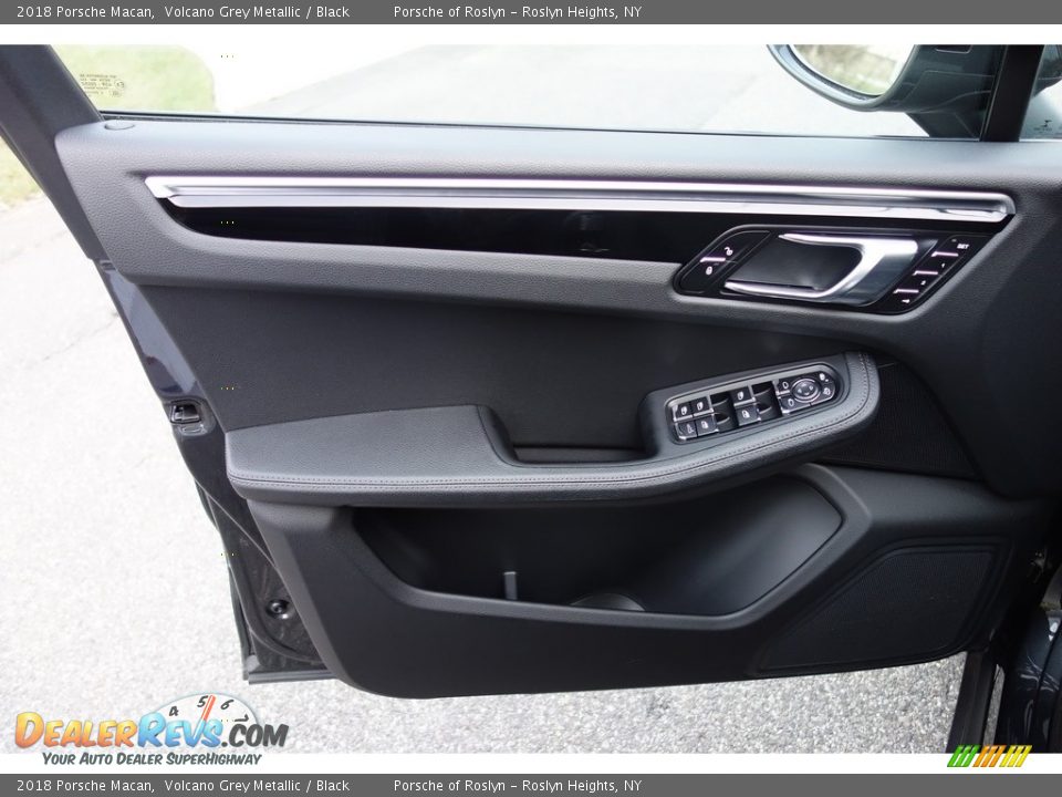 2018 Porsche Macan Volcano Grey Metallic / Black Photo #11