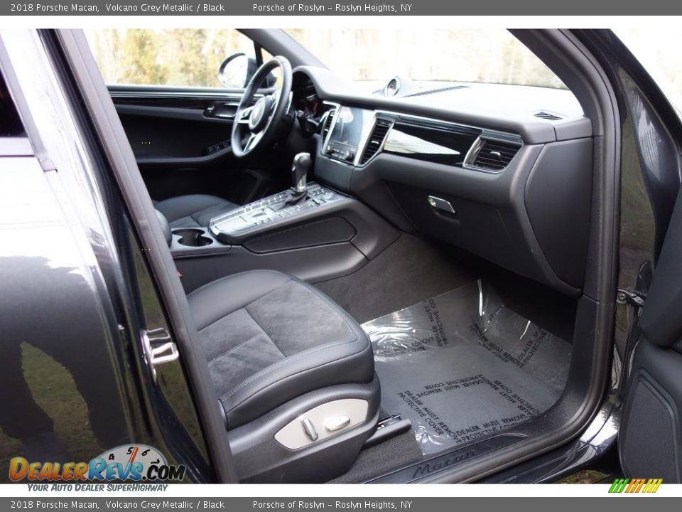 2018 Porsche Macan Volcano Grey Metallic / Black Photo #15