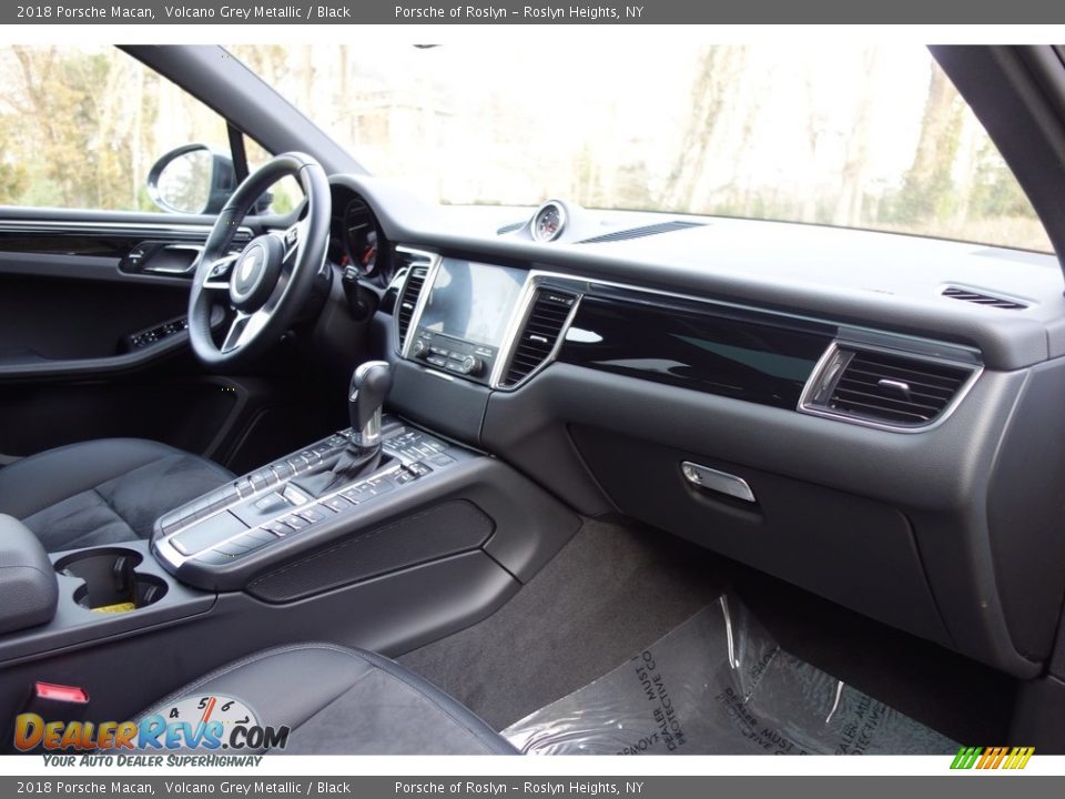 2018 Porsche Macan Volcano Grey Metallic / Black Photo #16