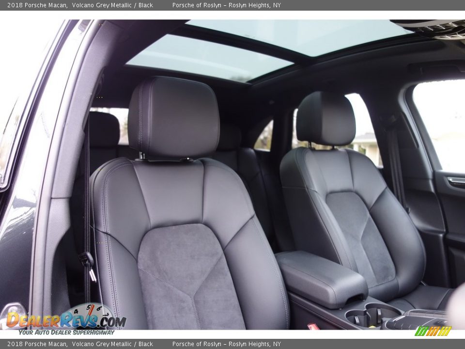2018 Porsche Macan Volcano Grey Metallic / Black Photo #17