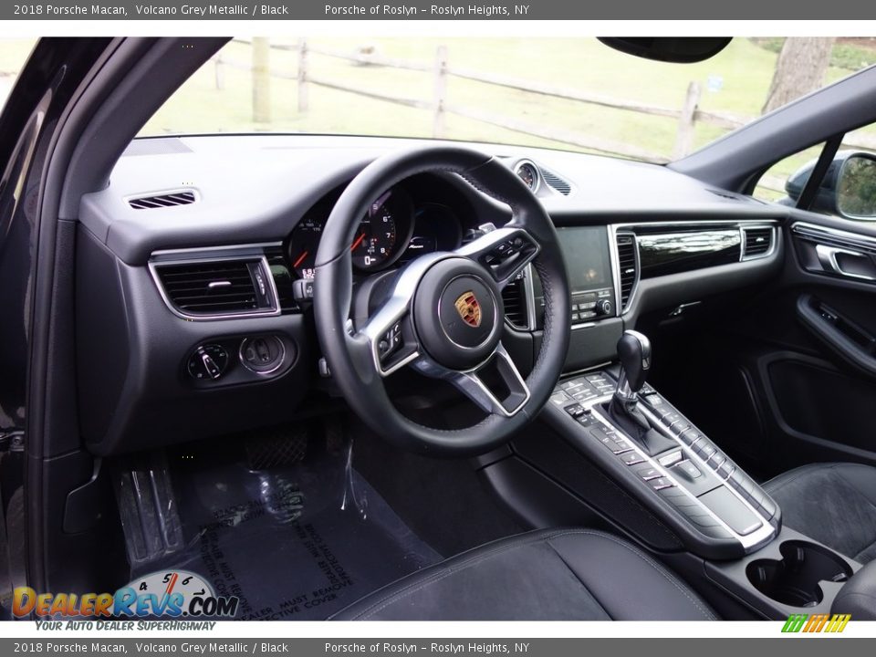 2018 Porsche Macan Volcano Grey Metallic / Black Photo #19