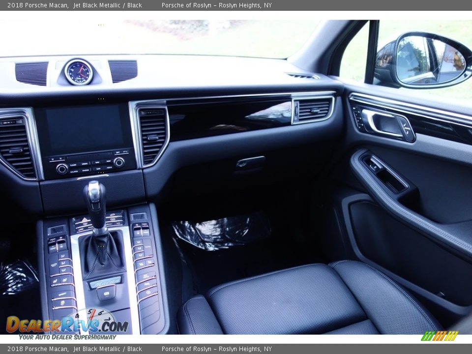 2018 Porsche Macan Jet Black Metallic / Black Photo #15