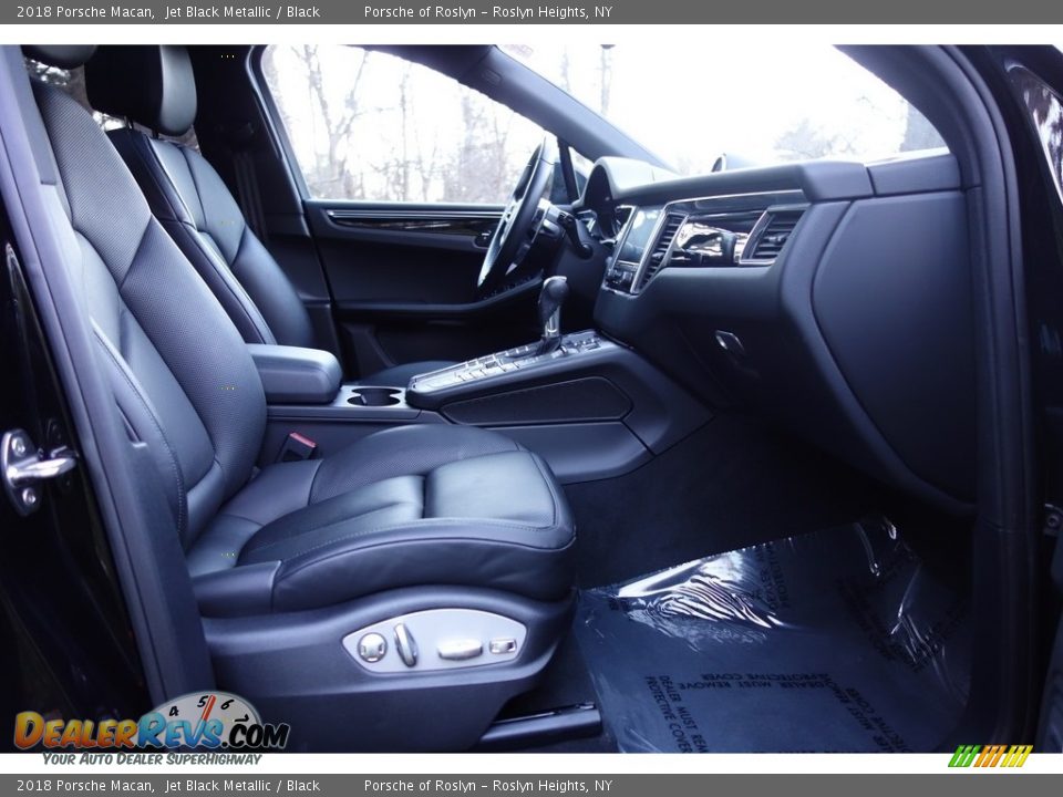 2018 Porsche Macan Jet Black Metallic / Black Photo #17