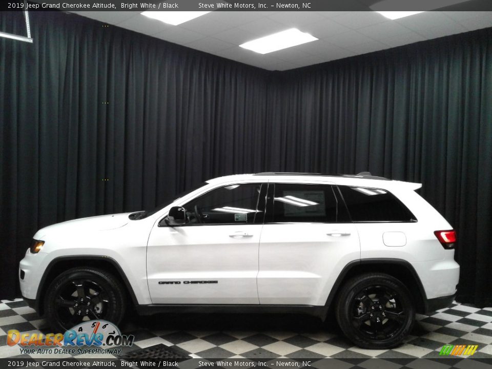 2019 Jeep Grand Cherokee Altitude Bright White / Black Photo #1