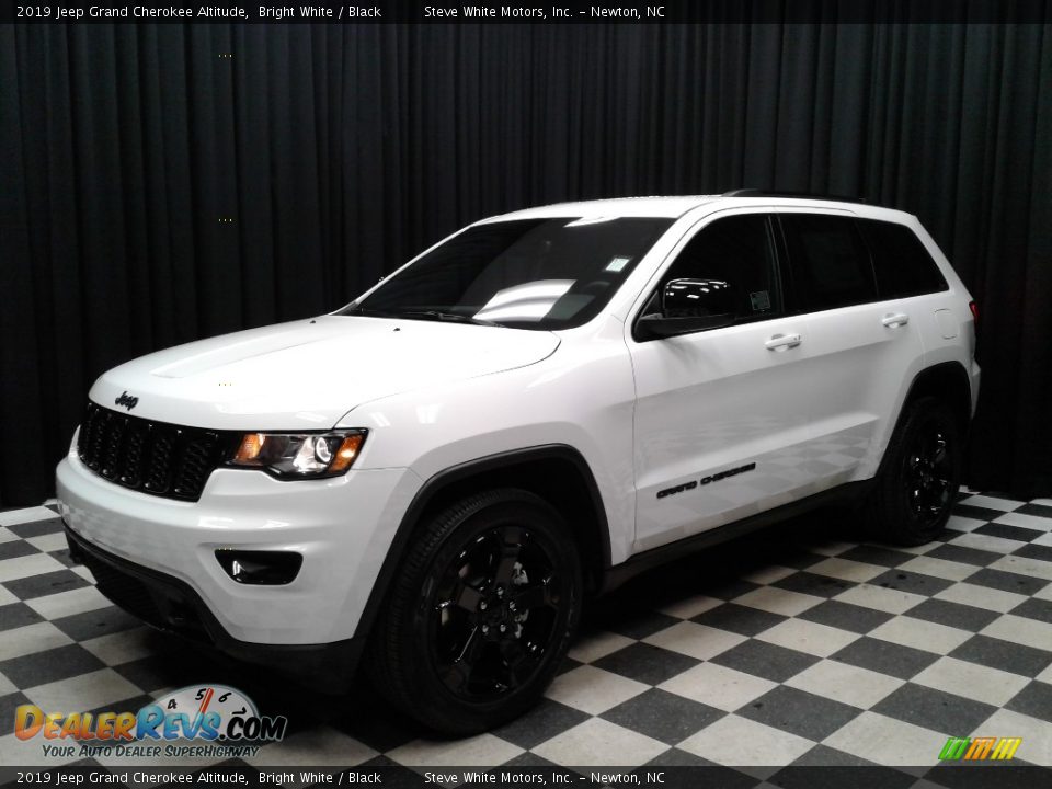 2019 Jeep Grand Cherokee Altitude Bright White / Black Photo #2