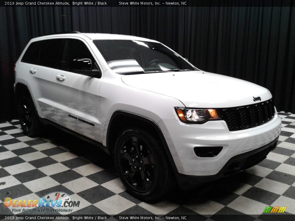 2019 Jeep Grand Cherokee Altitude Bright White / Black Photo #4