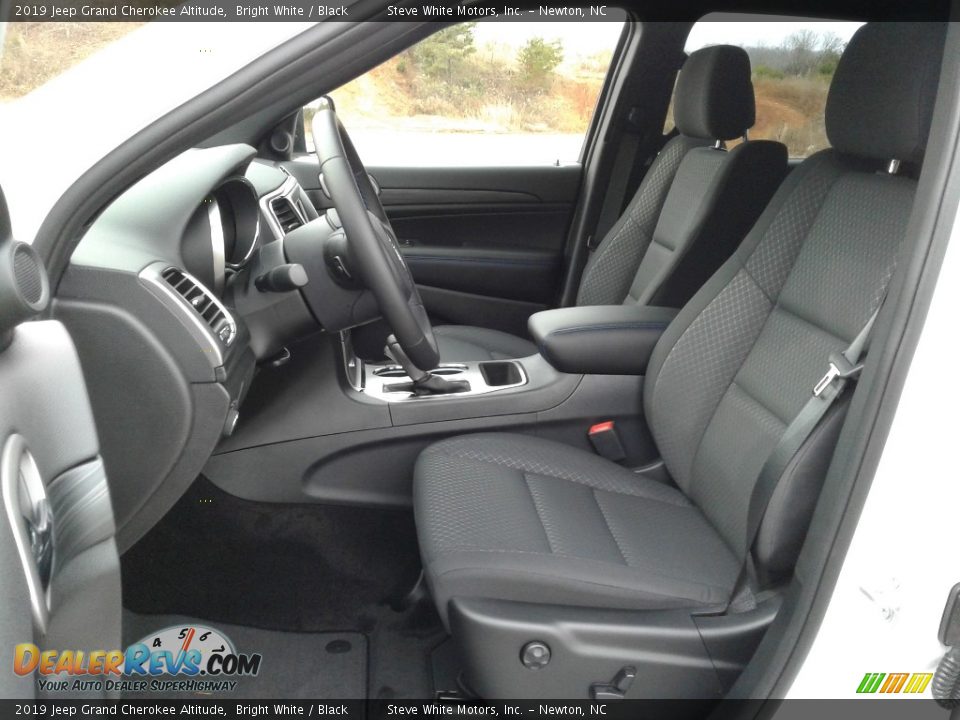 2019 Jeep Grand Cherokee Altitude Bright White / Black Photo #10