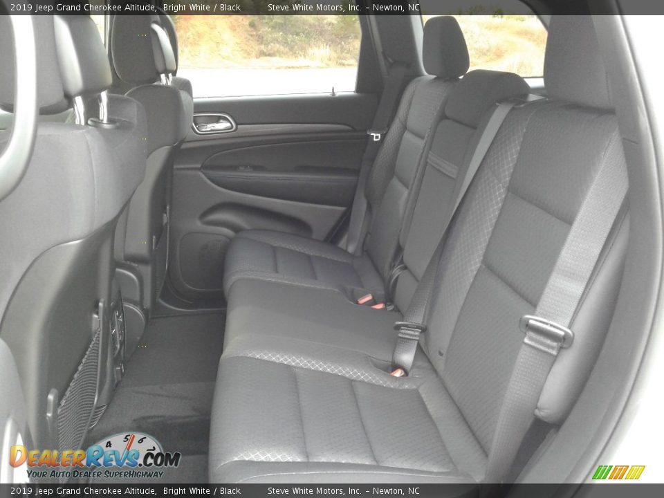 2019 Jeep Grand Cherokee Altitude Bright White / Black Photo #11