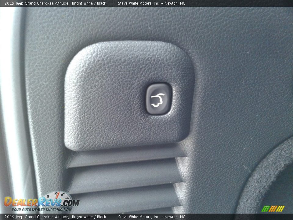 2019 Jeep Grand Cherokee Altitude Bright White / Black Photo #13