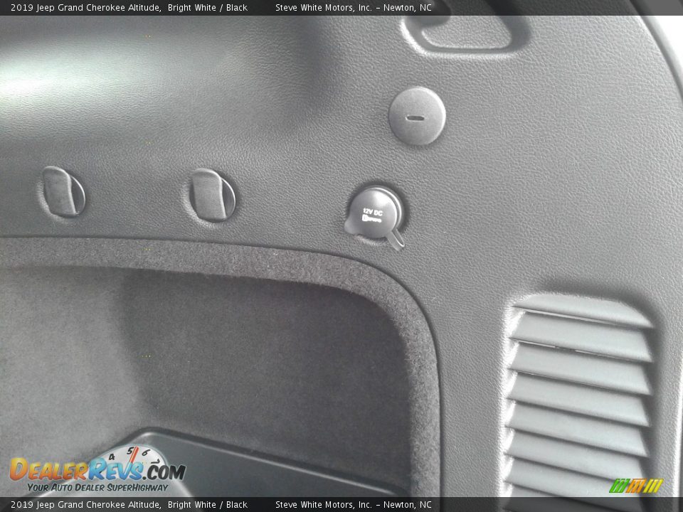 2019 Jeep Grand Cherokee Altitude Bright White / Black Photo #15