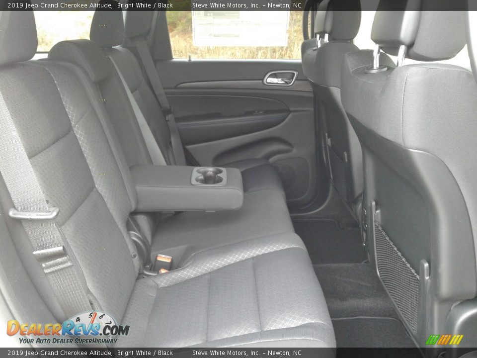 2019 Jeep Grand Cherokee Altitude Bright White / Black Photo #16