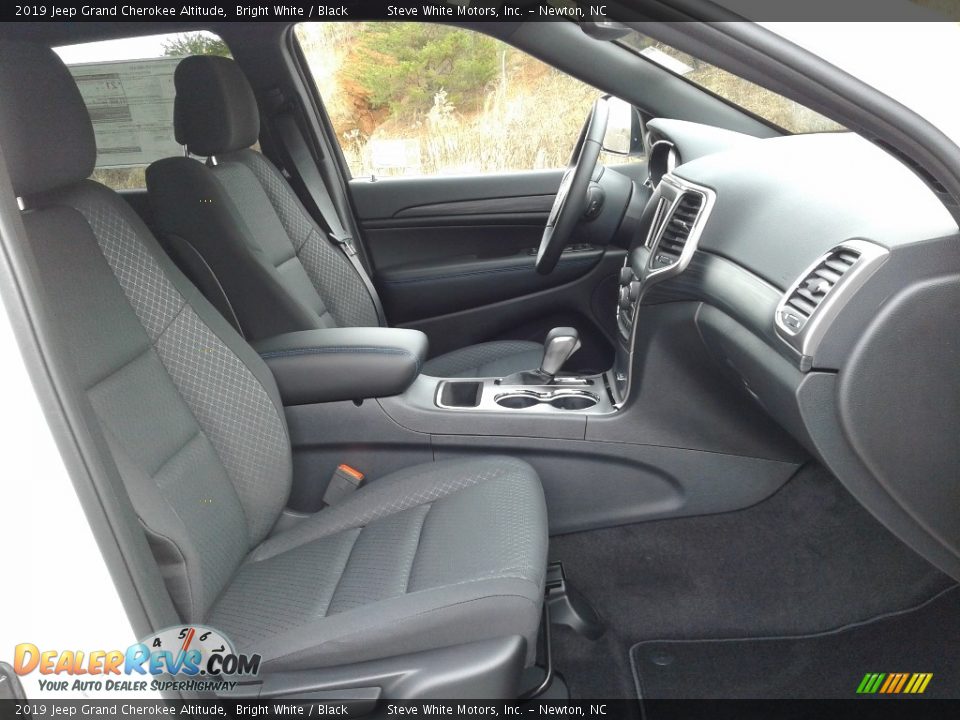 2019 Jeep Grand Cherokee Altitude Bright White / Black Photo #17