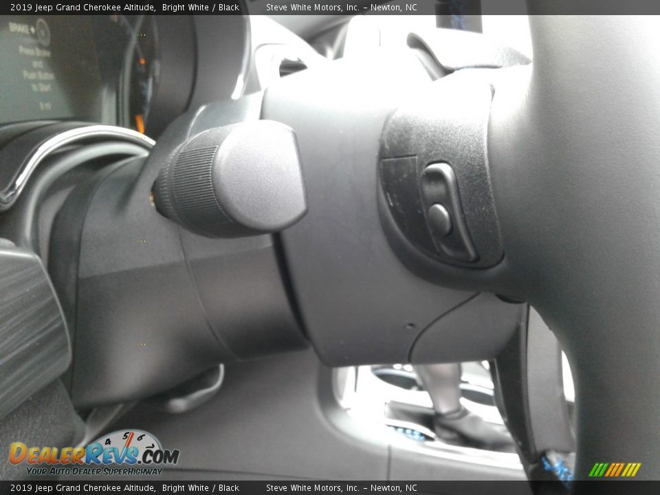2019 Jeep Grand Cherokee Altitude Bright White / Black Photo #18