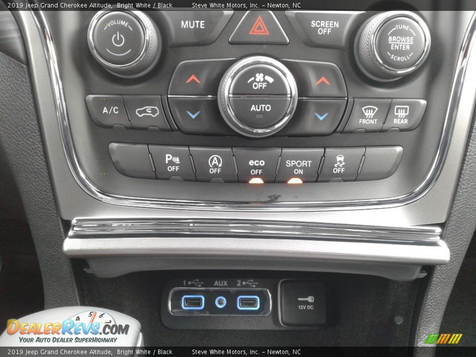 2019 Jeep Grand Cherokee Altitude Bright White / Black Photo #28