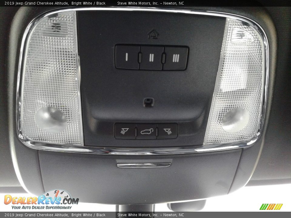 2019 Jeep Grand Cherokee Altitude Bright White / Black Photo #30