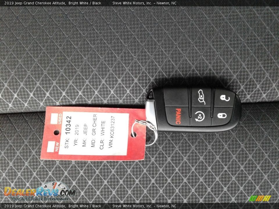 2019 Jeep Grand Cherokee Altitude Bright White / Black Photo #32