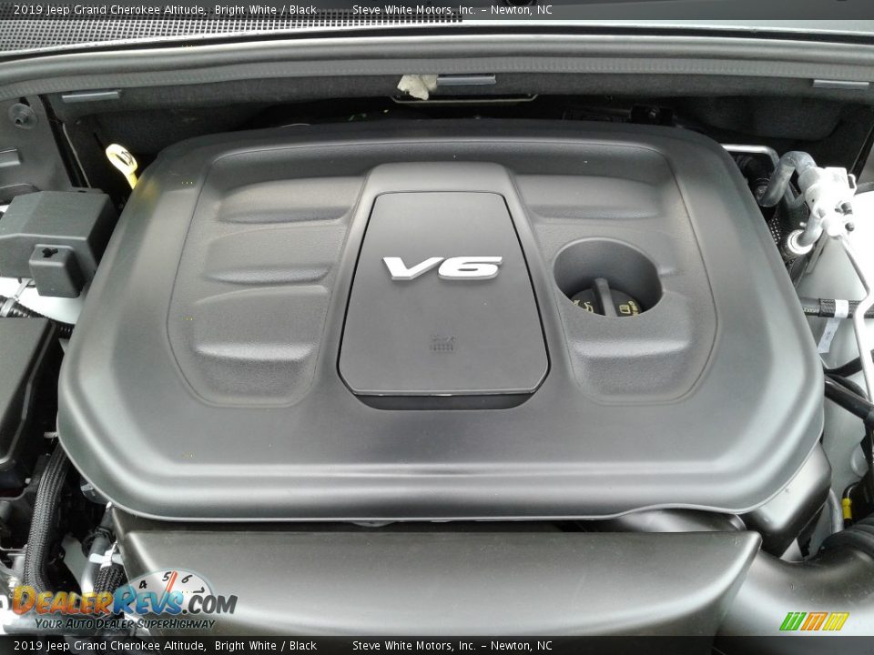 2019 Jeep Grand Cherokee Altitude Bright White / Black Photo #33