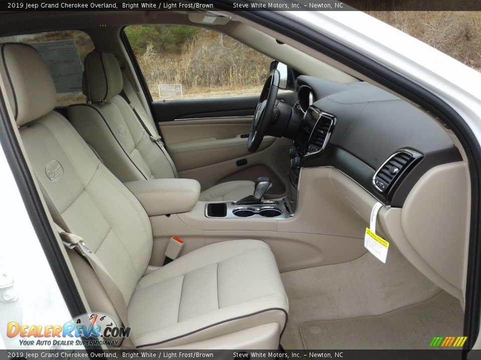 Front Seat of 2019 Jeep Grand Cherokee Overland Photo #17