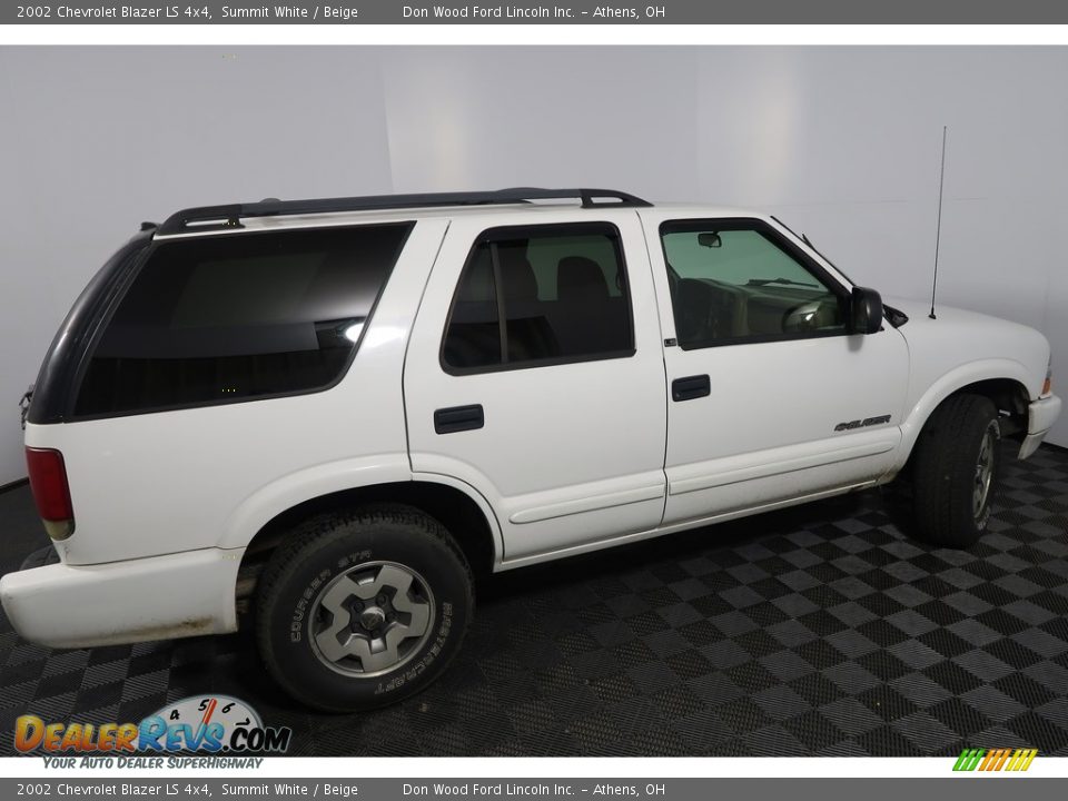 2002 Chevrolet Blazer LS 4x4 Summit White / Beige Photo #12