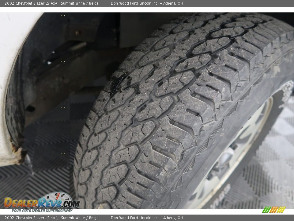 2002 Chevrolet Blazer LS 4x4 Summit White / Beige Photo #25