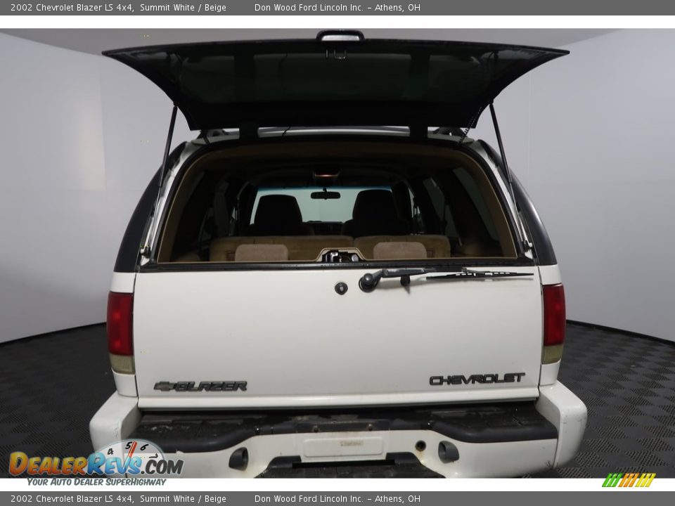 2002 Chevrolet Blazer LS 4x4 Summit White / Beige Photo #30