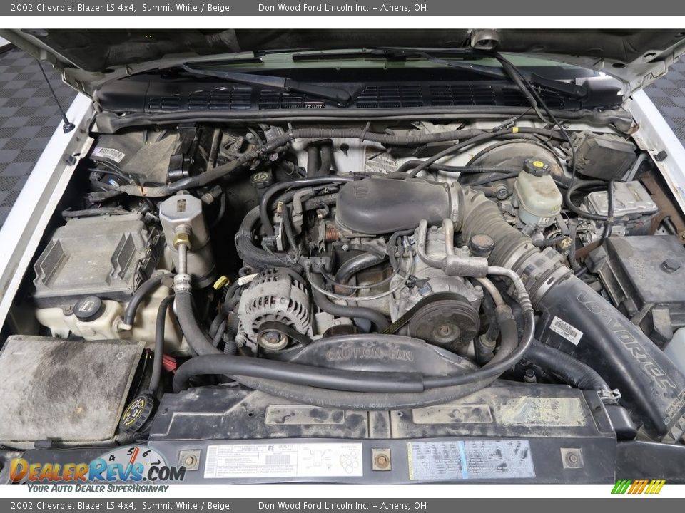 2002 Chevrolet Blazer LS 4x4 Summit White / Beige Photo #33