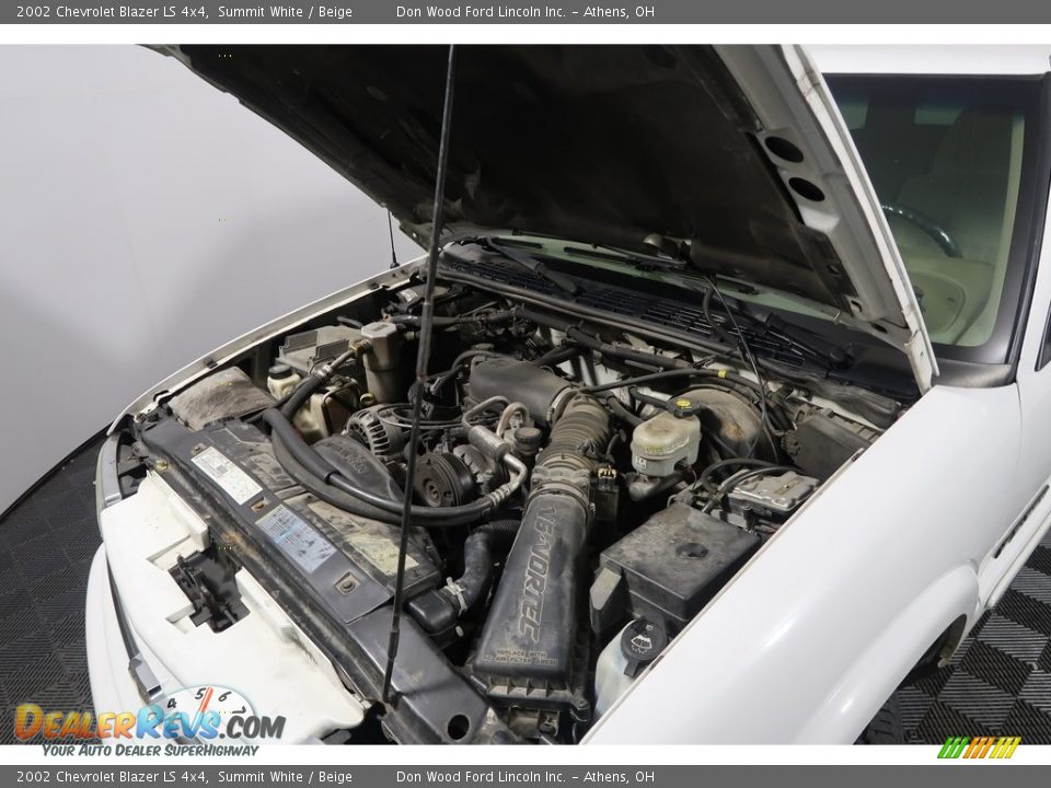 2002 Chevrolet Blazer LS 4x4 Summit White / Beige Photo #34