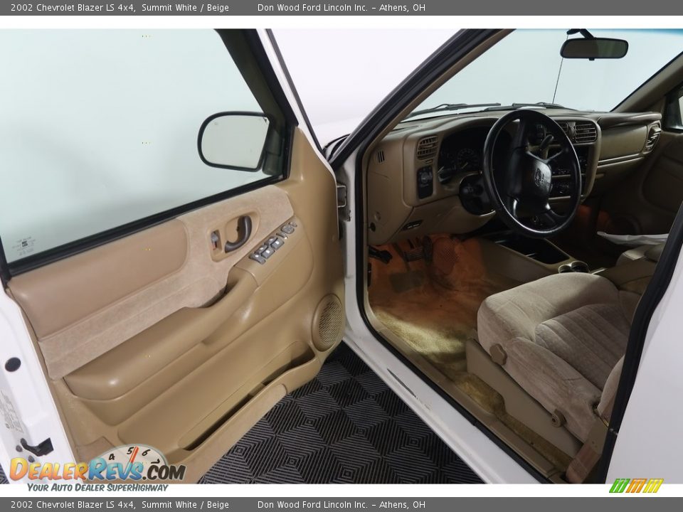 2002 Chevrolet Blazer LS 4x4 Summit White / Beige Photo #35