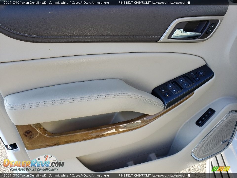 2017 GMC Yukon Denali 4WD Summit White / Cocoa/­Dark Atmosphere Photo #29
