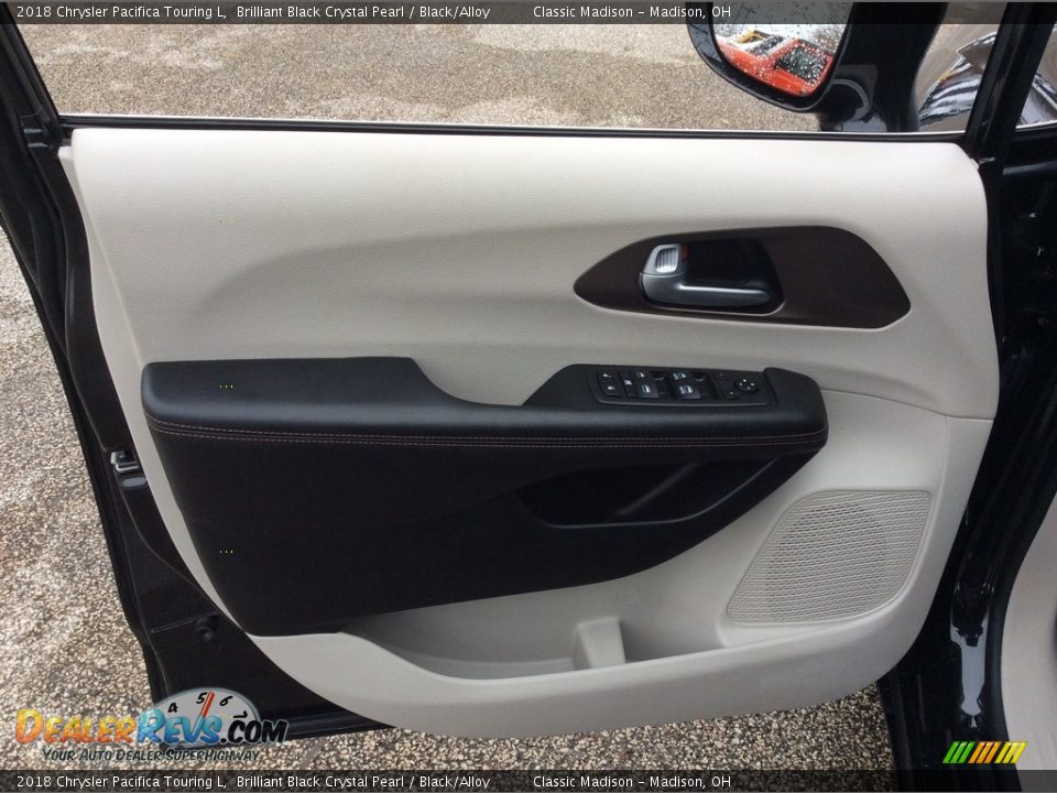 2018 Chrysler Pacifica Touring L Brilliant Black Crystal Pearl / Black/Alloy Photo #13