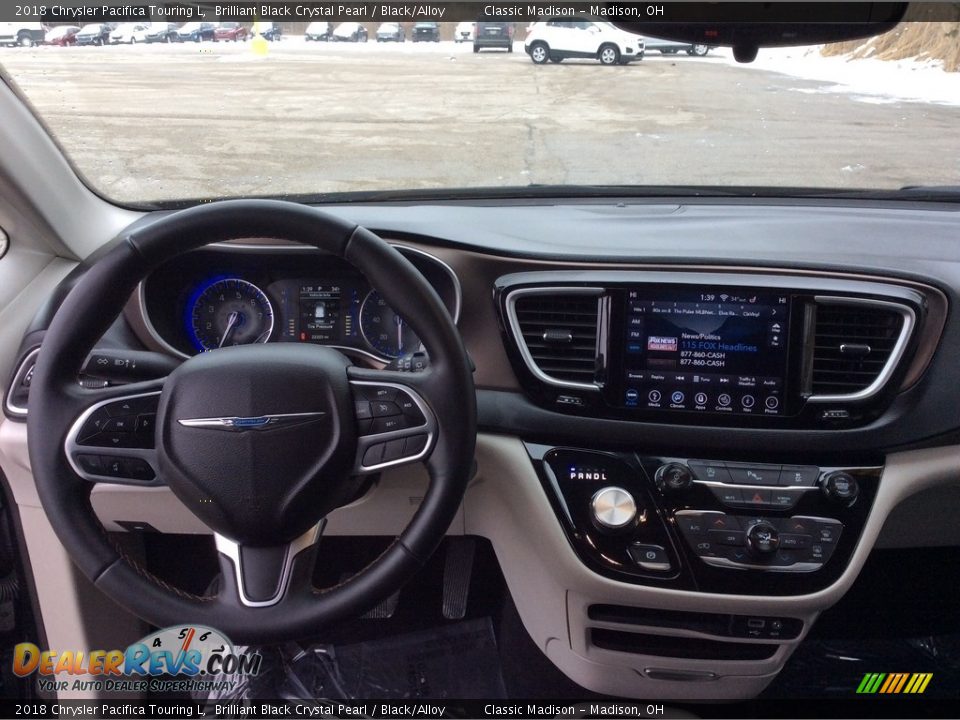 2018 Chrysler Pacifica Touring L Brilliant Black Crystal Pearl / Black/Alloy Photo #17