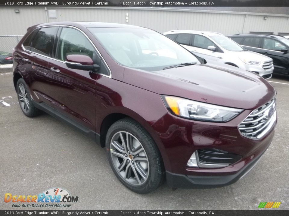 Front 3/4 View of 2019 Ford Edge Titanium AWD Photo #3