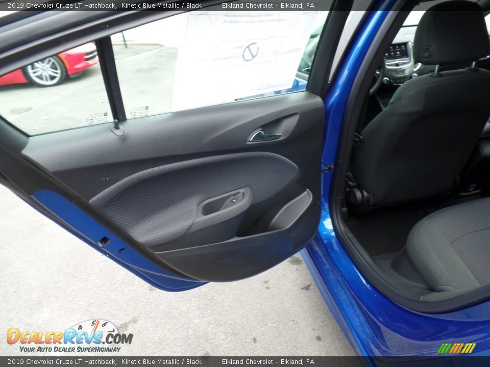 Door Panel of 2019 Chevrolet Cruze LT Hatchback Photo #34