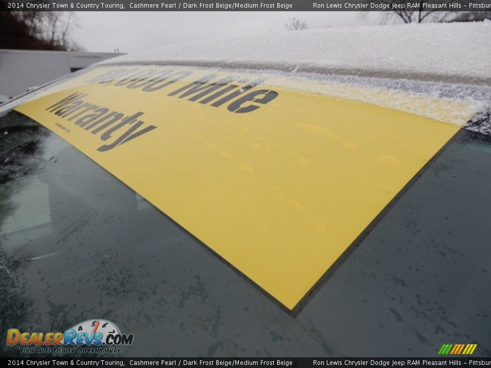 2014 Chrysler Town & Country Touring Cashmere Pearl / Dark Frost Beige/Medium Frost Beige Photo #15