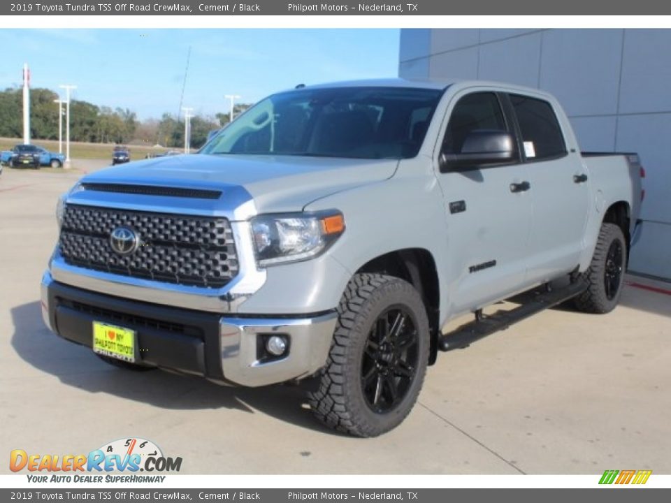 Front 3/4 View of 2019 Toyota Tundra TSS Off Road CrewMax Photo #4