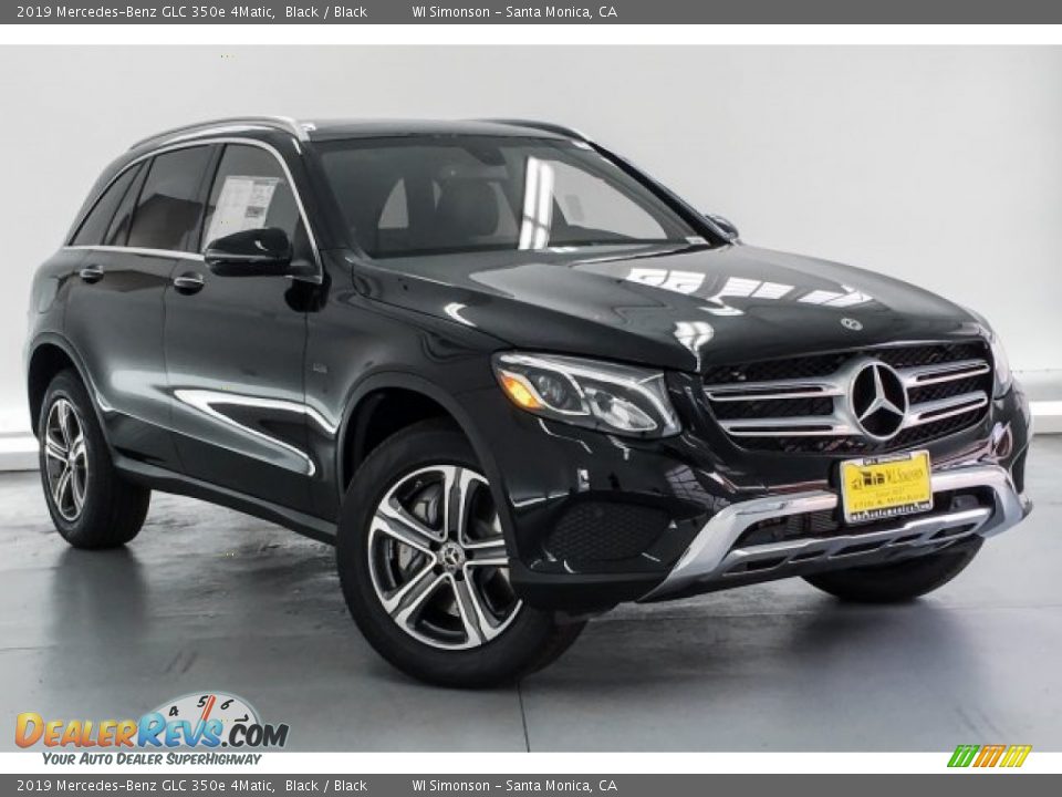 Front 3/4 View of 2019 Mercedes-Benz GLC 350e 4Matic Photo #12